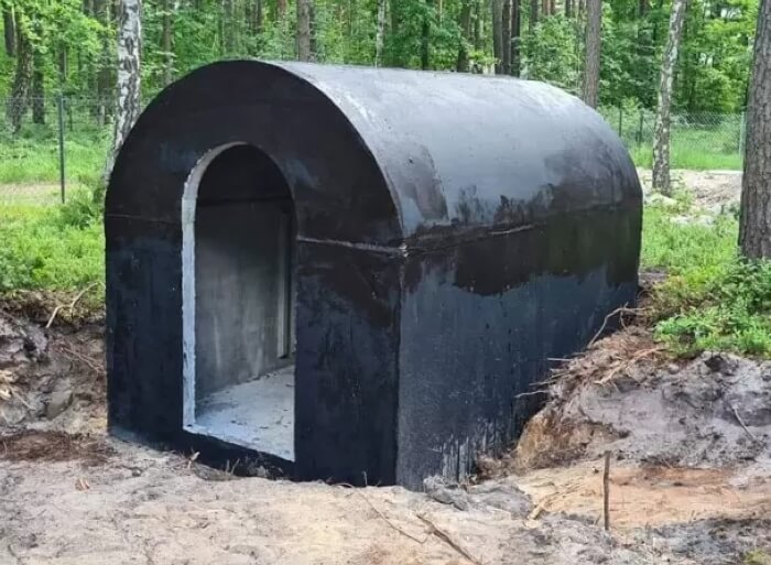 Betonový zahradní sklípek zapuštěný do země na pozemku klienta v Nové Město na Moravě